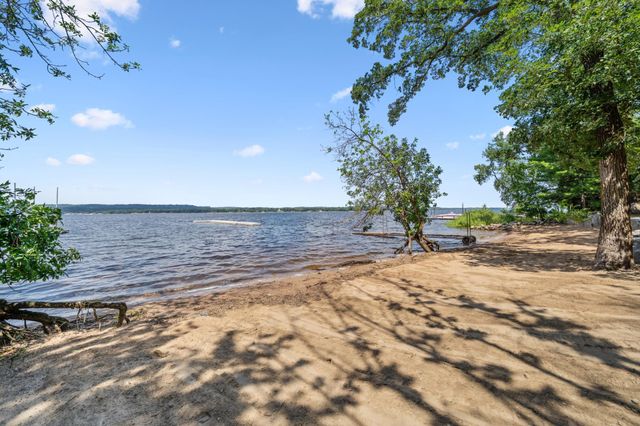 306 Cove Road, Troy Twp, WI 54016