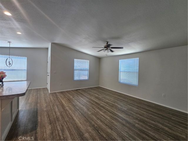 999 S Santa Fe Avenue 66, San Jacinto, CA 92583