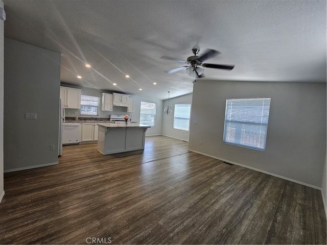 999 S Santa Fe Avenue 66, San Jacinto, CA 92583