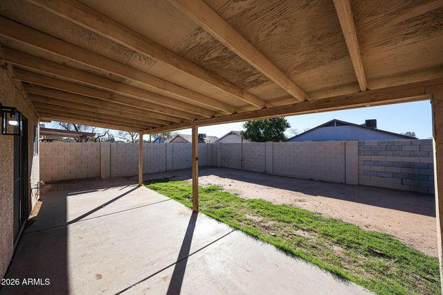 8517 W COLLEGE Drive, Phoenix, AZ 85037