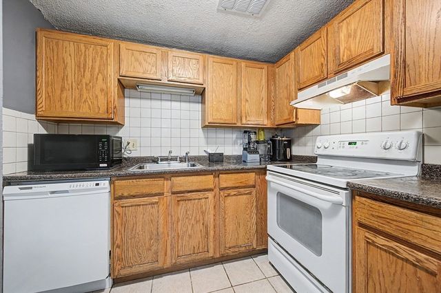 35 Longworth Avenue 12, Brockton, MA 02301