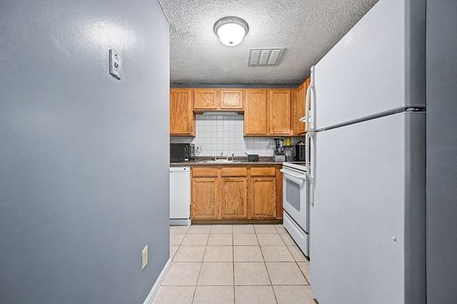 35 Longworth Avenue 12, Brockton, MA 02301