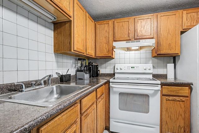 35 Longworth Avenue 12, Brockton, MA 02301