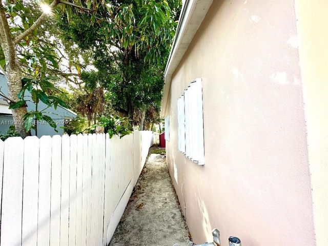 525 NW 15th Ter, Fort Lauderdale, FL 33311