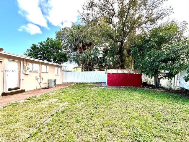 525 NW 15th Ter, Fort Lauderdale, FL 33311