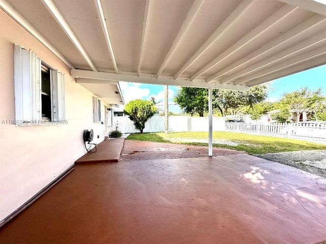 525 NW 15th Ter, Fort Lauderdale, FL 33311