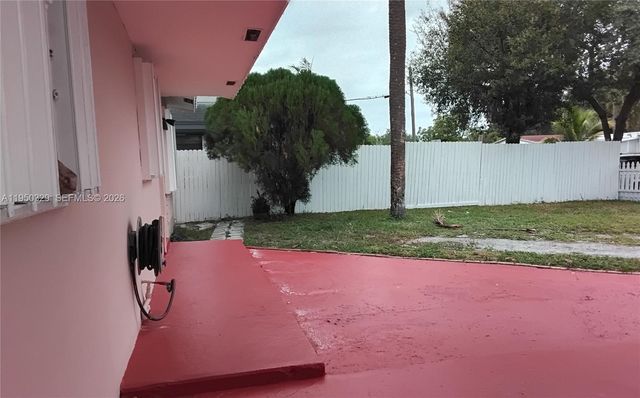 525 NW 15th Ter, Fort Lauderdale, FL 33311