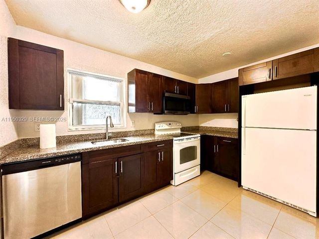 525 NW 15th Ter, Fort Lauderdale, FL 33311