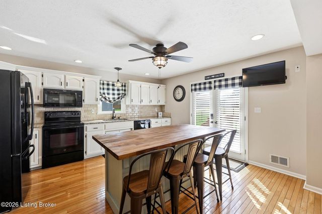 11708 Saratoga Woods Ct, Louisville, KY 40299