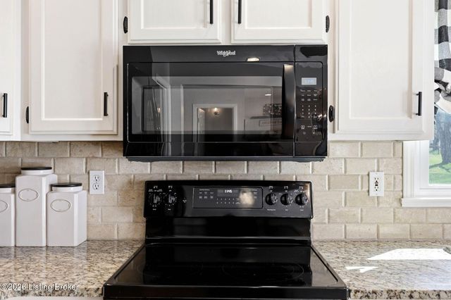 11708 Saratoga Woods Ct, Louisville, KY 40299