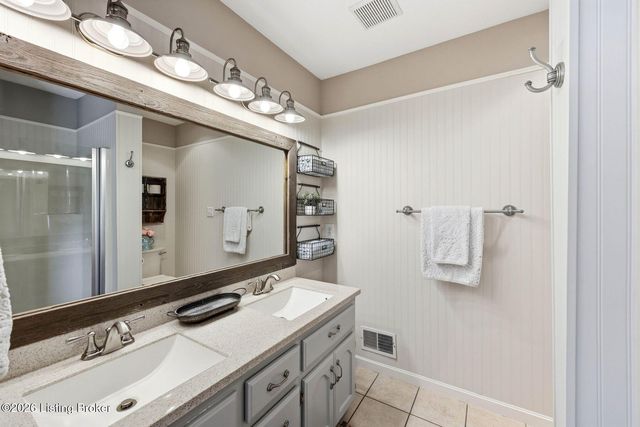 11708 Saratoga Woods Ct, Louisville, KY 40299