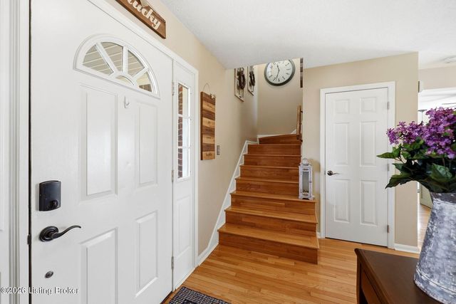 11708 Saratoga Woods Ct, Louisville, KY 40299