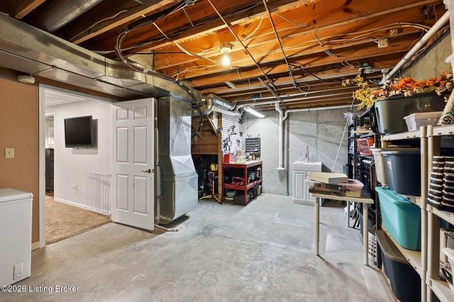 11708 Saratoga Woods Ct, Louisville, KY 40299