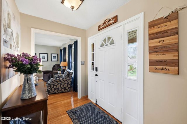 11708 Saratoga Woods Ct, Louisville, KY 40299