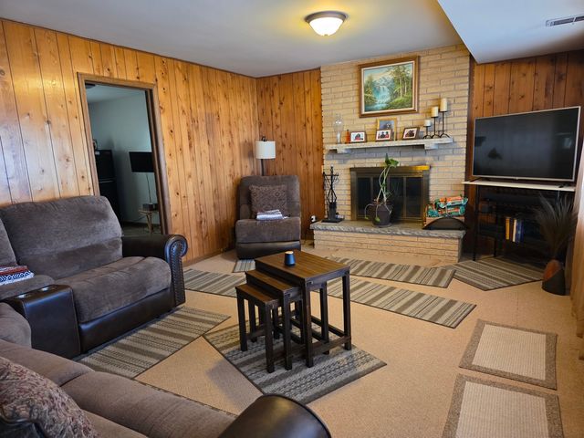 807 W Manor Court W, Glenwood, IL 60425