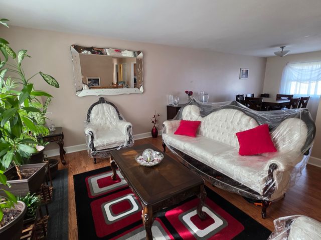 807 W Manor Court W, Glenwood, IL 60425