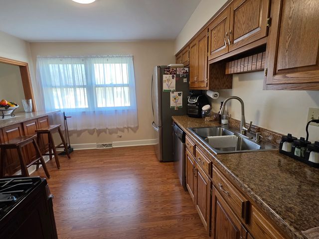 807 W Manor Court W, Glenwood, IL 60425