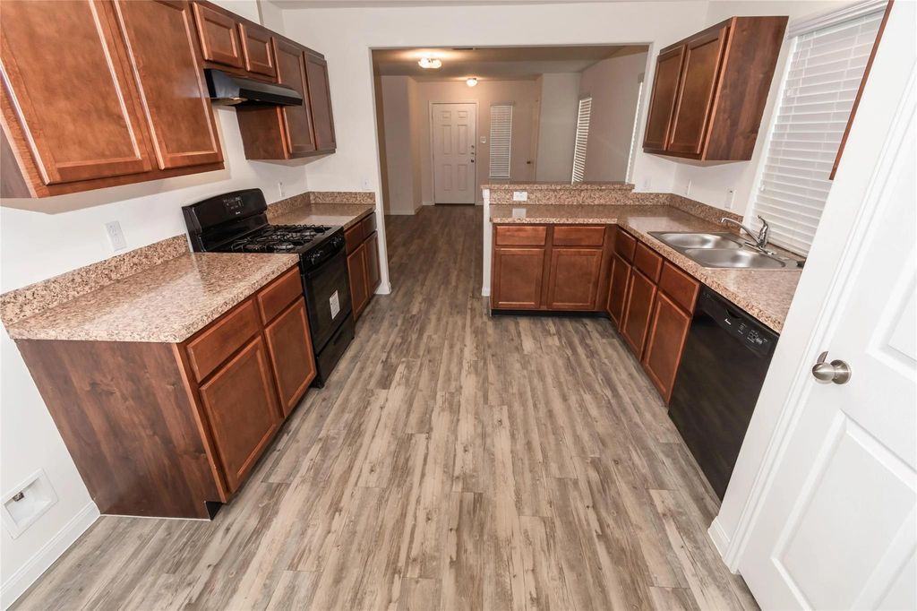 2822 Junction Drive, Houston, TX 77045