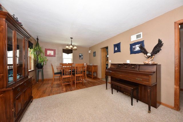 819 S 90th STREET, West Allis, WI 53214