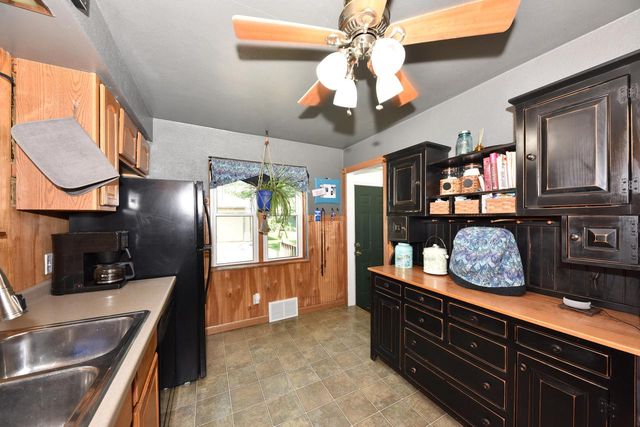 819 S 90th STREET, West Allis, WI 53214