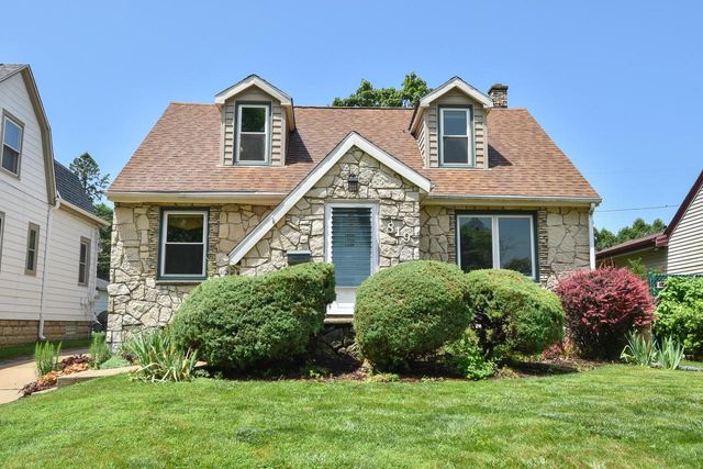 819 S 90th STREET, West Allis, WI 53214