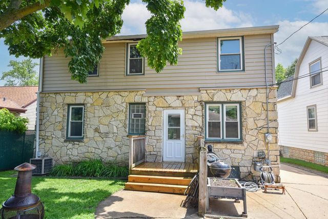 819 S 90th STREET, West Allis, WI 53214
