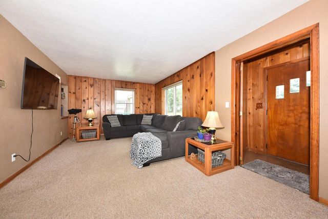 819 S 90th STREET, West Allis, WI 53214
