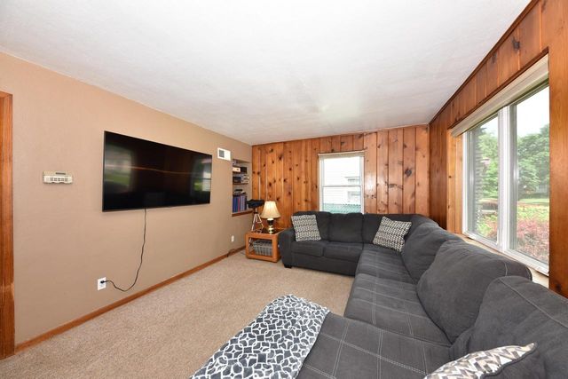 819 S 90th STREET, West Allis, WI 53214