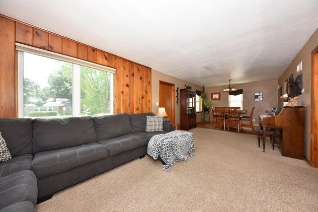 819 S 90th STREET, West Allis, WI 53214