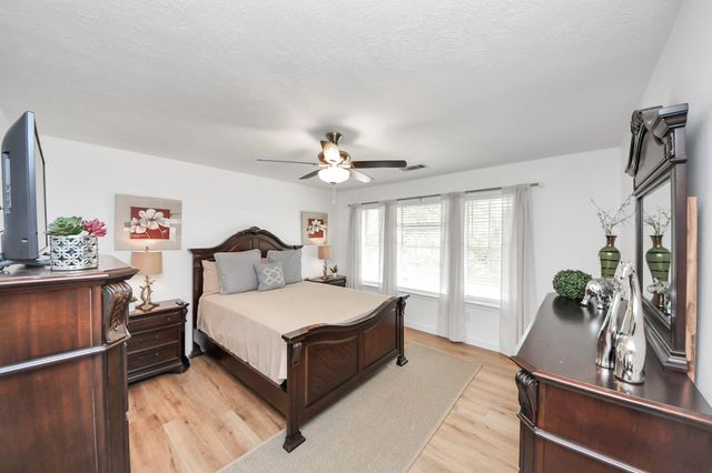 9214 Meadow Branch Court, Houston, TX 77095