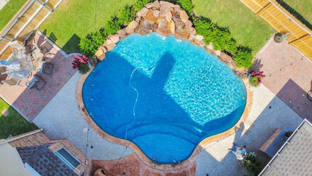 9214 Meadow Branch Court, Houston, TX 77095