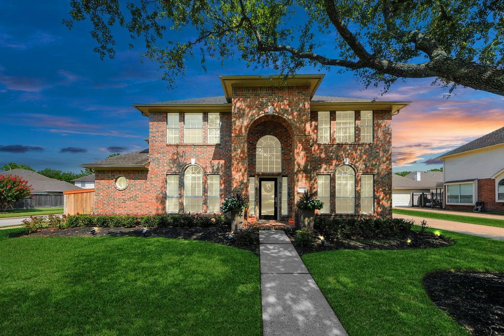 9214 Meadow Branch Court, Houston, TX 77095