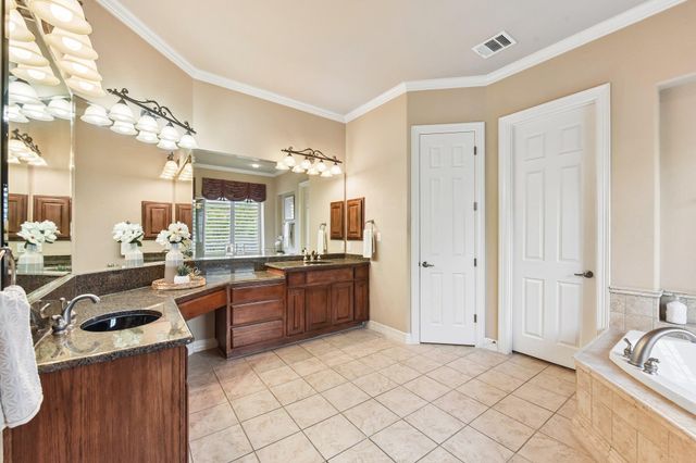 10500 Avery Club DR 10, Austin, TX 78717