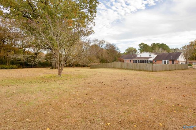 7607 Lakewood Drive, Florence, AL 35634