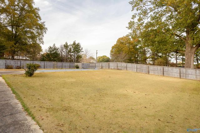 7607 Lakewood Drive, Florence, AL 35634