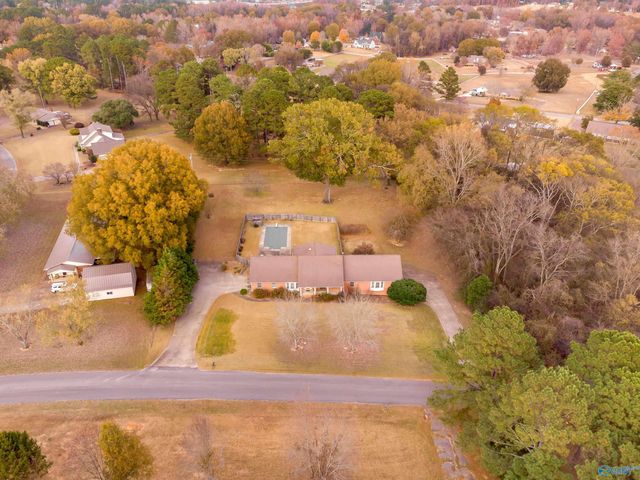 7607 Lakewood Drive, Florence, AL 35634