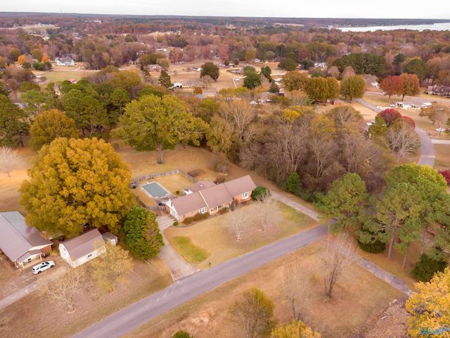 7607 Lakewood Drive, Florence, AL 35634