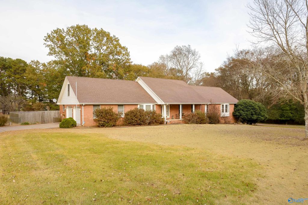 7607 Lakewood Drive, Florence, AL 35634