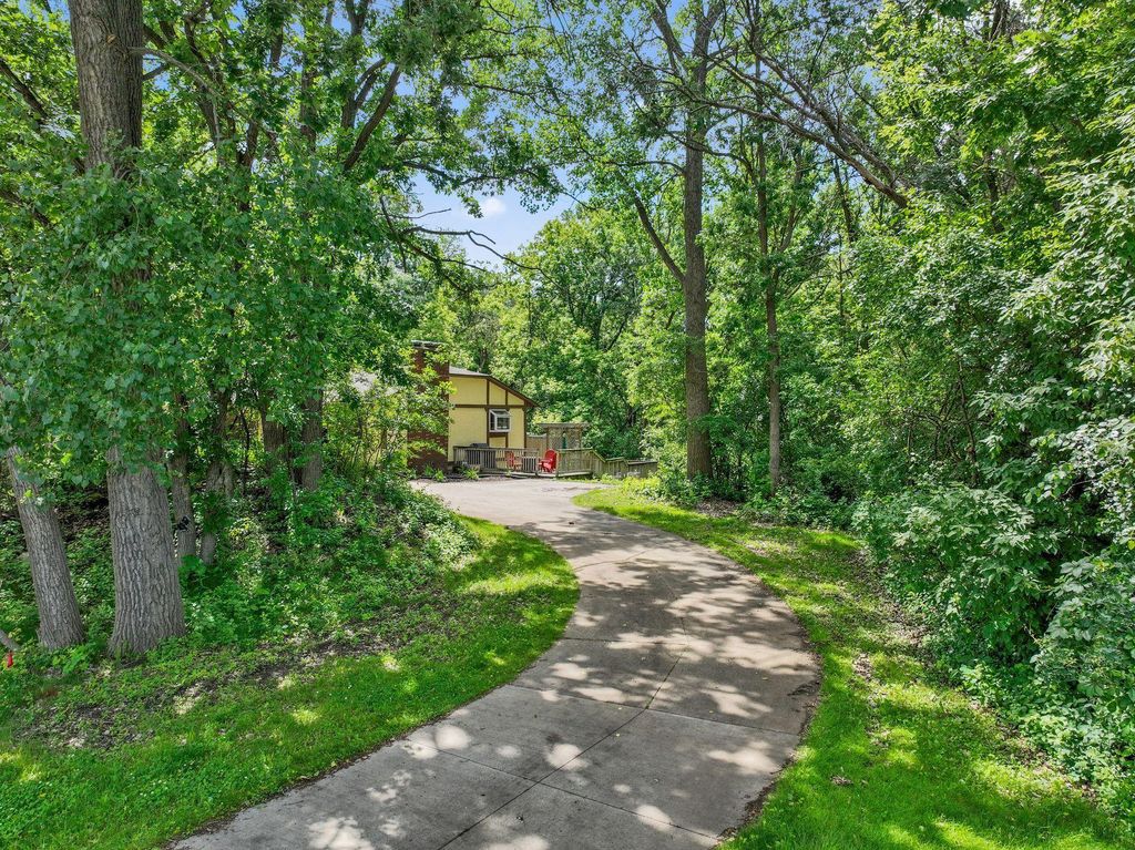 2234 Woodlynn Avenue, Maplewood, MN 55109