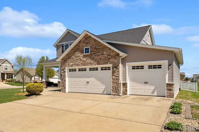 3151 Birmingham Drive, Glen Carbon, IL 62034