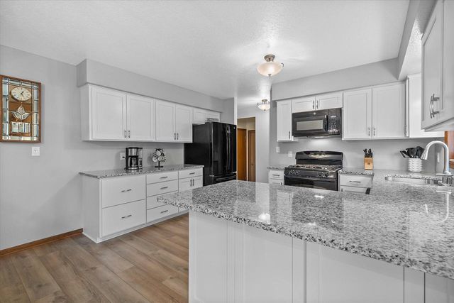 8450 Heritage COURT, Oak Creek, WI 53154