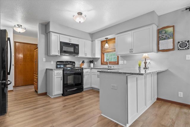 8450 Heritage COURT, Oak Creek, WI 53154