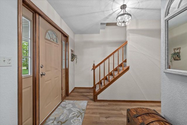 8450 Heritage COURT, Oak Creek, WI 53154