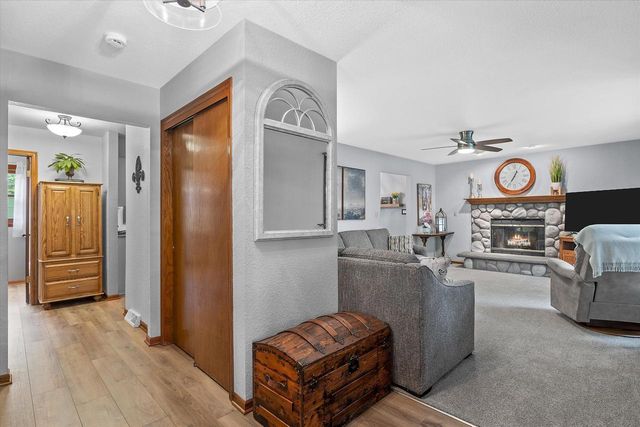 8450 Heritage COURT, Oak Creek, WI 53154