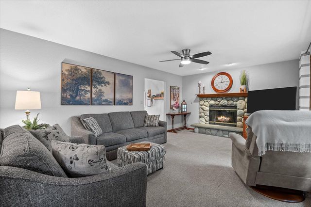 8450 Heritage COURT, Oak Creek, WI 53154
