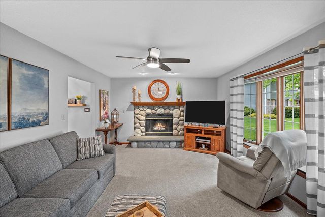 8450 Heritage COURT, Oak Creek, WI 53154