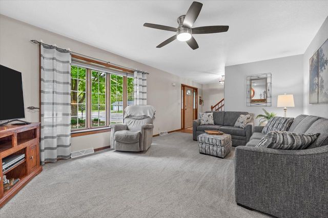 8450 Heritage COURT, Oak Creek, WI 53154