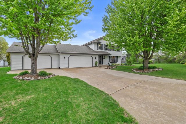 8450 Heritage COURT, Oak Creek, WI 53154