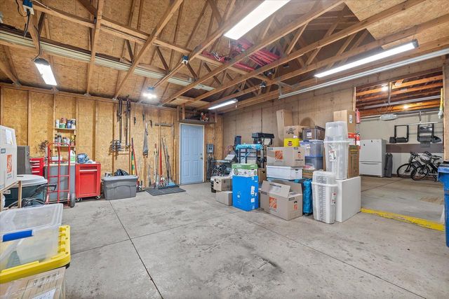 8450 Heritage COURT, Oak Creek, WI 53154