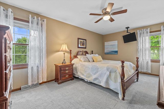 8450 Heritage COURT, Oak Creek, WI 53154